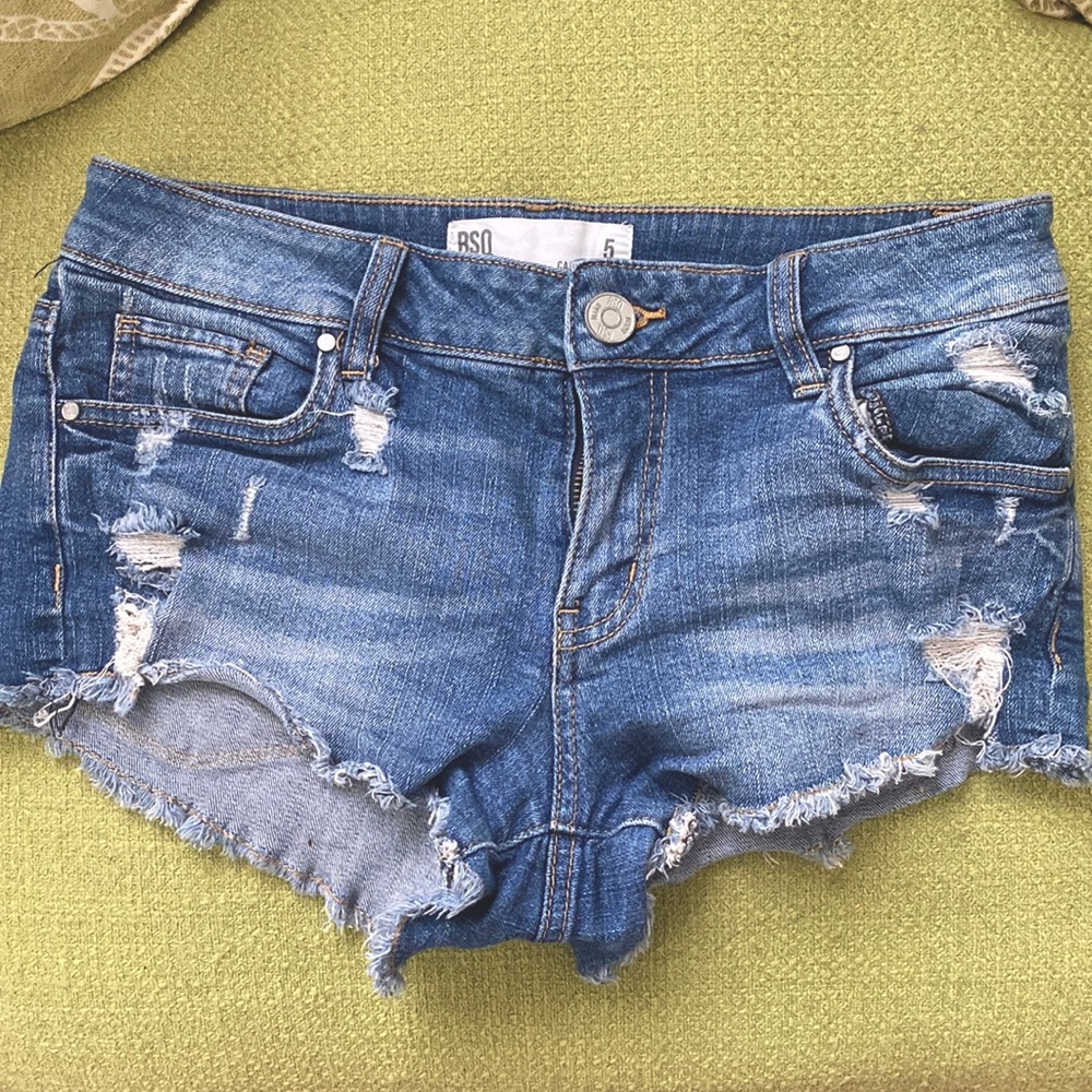 lightly worn🚨comfy & cute jean short shorts! I love these!